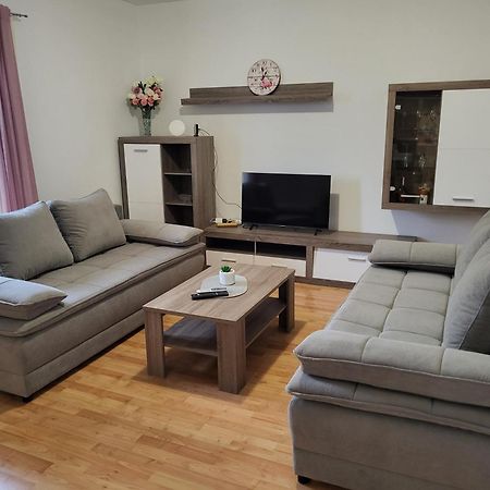 Apartmani Goga สตารีกราด-ปาเคลนีซา ภายนอก รูปภาพ