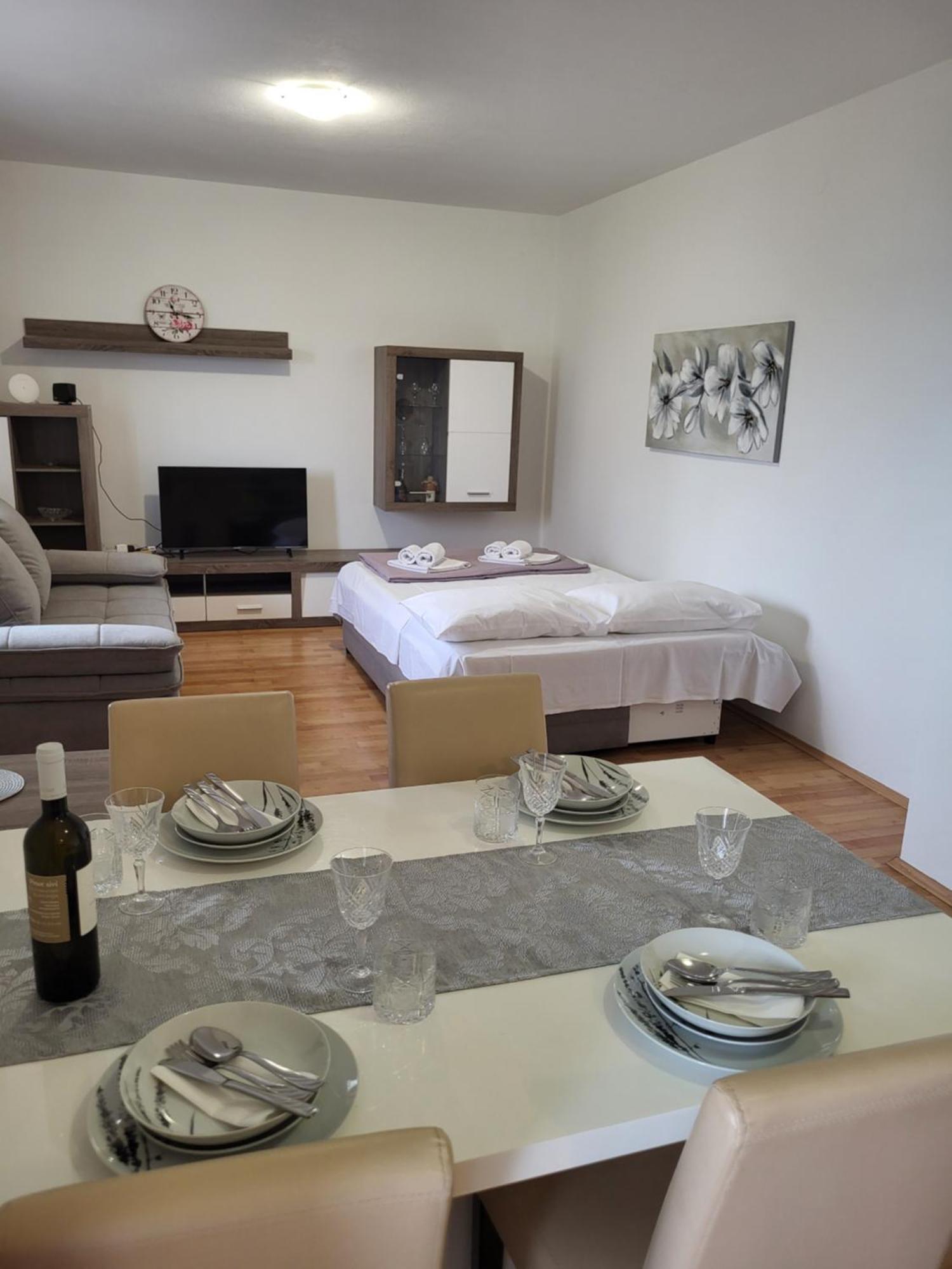 Apartmani Goga สตารีกราด-ปาเคลนีซา ภายนอก รูปภาพ